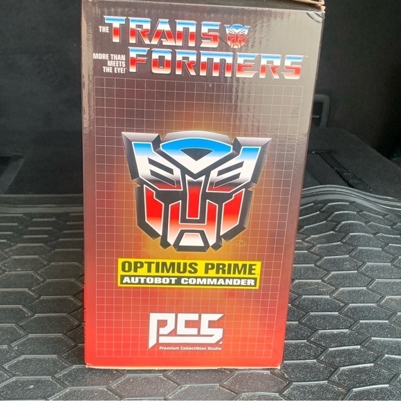 Transformers OPTIMUS PRIME Autobot Commander 9" Statue PCS Collectibles Hasbro - Picture 3 of 5